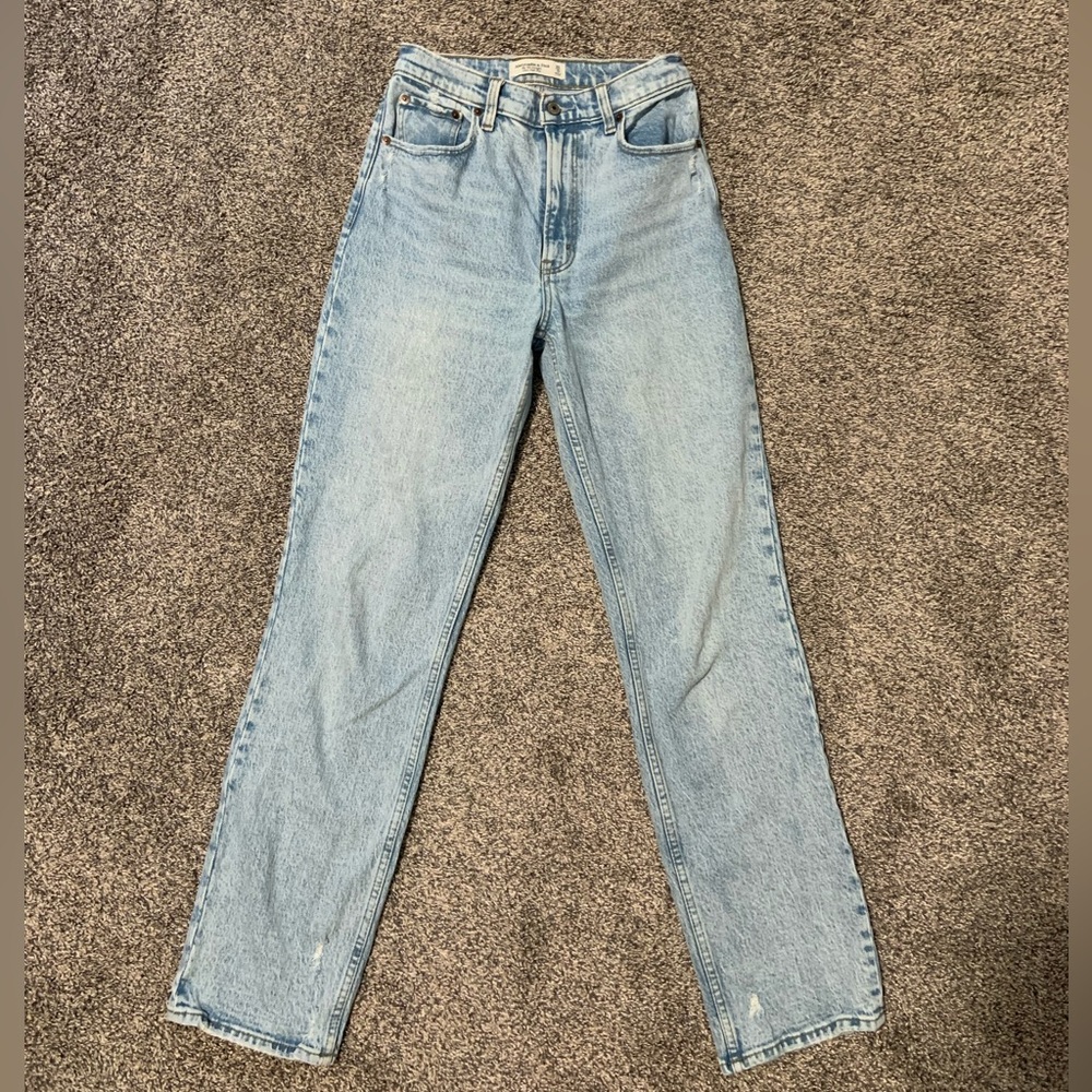 Abercrombie and Fitch ultra high rise 90s straight Jean 25 regular